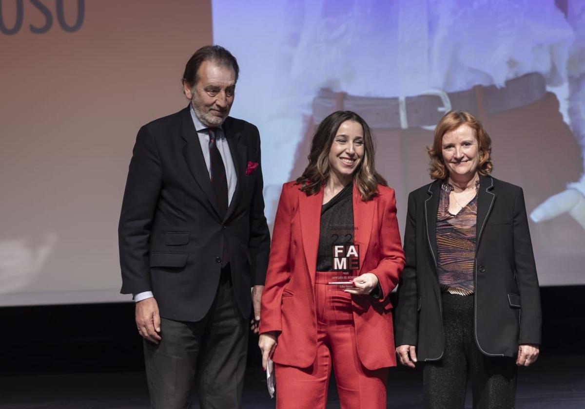 Esther Reinoso, fundadora de Alpujarra Expierience, recibe el galardón 'Empresarias Andaluzas' a la mejor empresaria del ámbito rural.