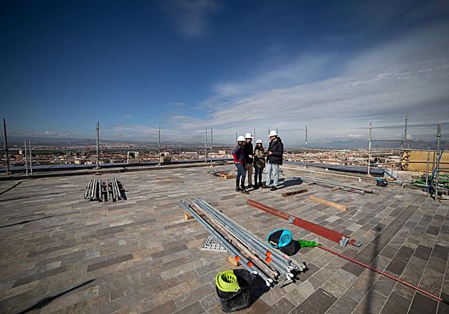 La nueva terraza mirador ya está prácticamente finalizada.