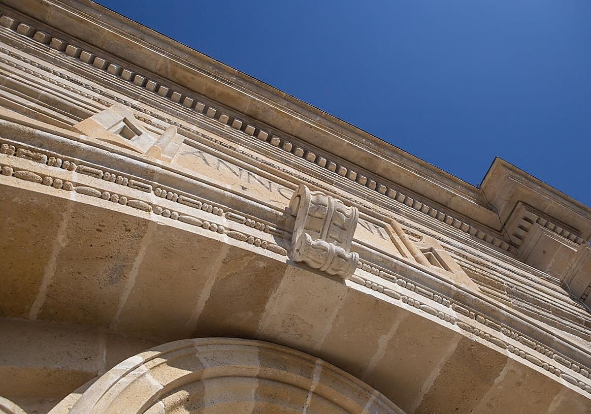 Imagen principal - Detalles de la restauración pétrea. 