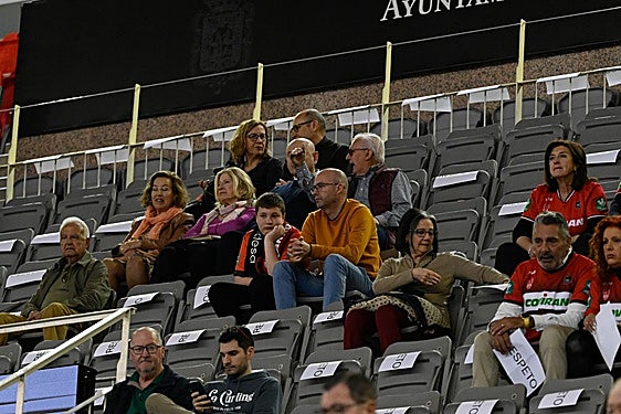 Encuéntrate en la grada del Palacio en el Covirán - Valencia