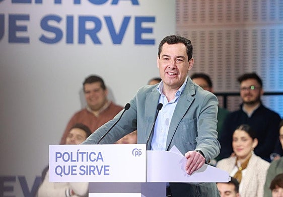 El presidente del PP de Andalucía, Juanma Moreno, interviene durante la clausura de la 27 Interparlamentaria del PP
