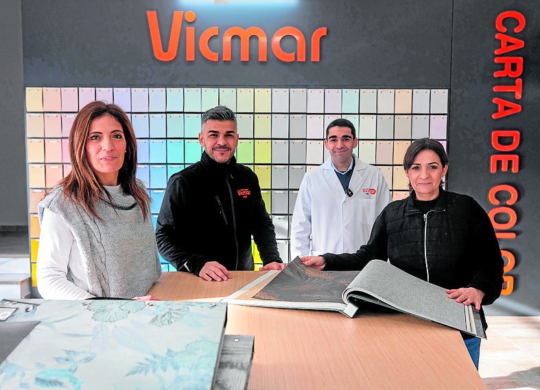 Imagen secundaria 2 - Las instalaciones recién inauguradas; debajo, Víctor Aranda hijo, que también aparece en la siguiente imagen con sus tres hermanos y socios