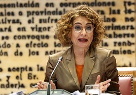 María Jesús Montero comparece ante la Comisión de Hacienda en el Senado.