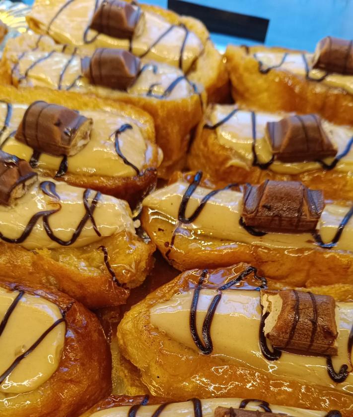Imagen secundaria 2 - La pastelería con las torrijas más innovadoras de Granada: «Queremos sorprender a los clientes»