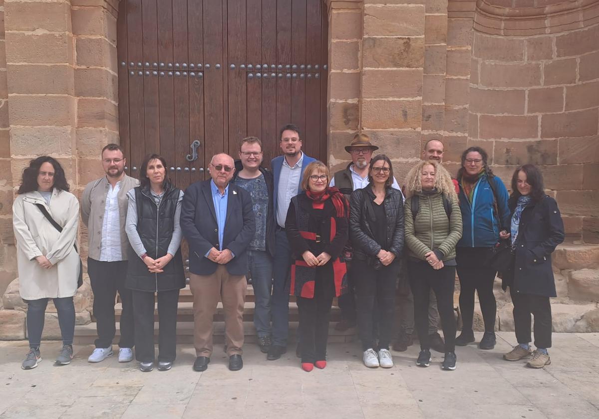 Recepción en Carboneros de periodistas alemanes en un viaje de familiarización con las Nuevas Poblaciones.