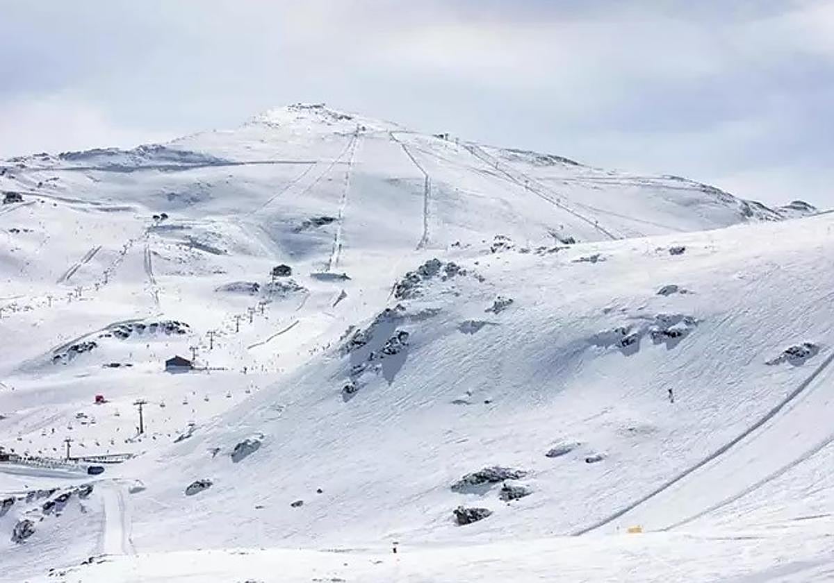 Sierra Nevada reabre este sábado de forma progresiva la práctica de sus pistas