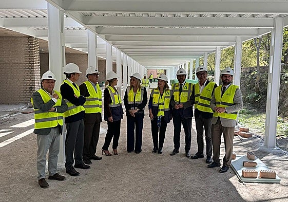 La alcaldesa de Granada, Marifrán Carazo, y la consejera de Cultura y Deporte, Patricia Del Pozo, han visitado este lunes las obras del Carmen del Negro.