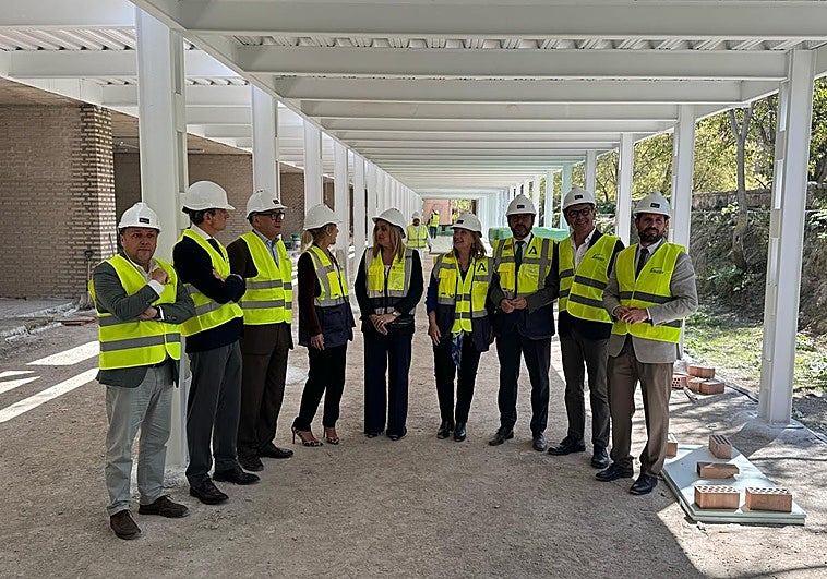 La alcaldesa de Granada, Marifrán Carazo, y la consejera de Cultura y Deporte, Patricia Del Pozo, han visitado este lunes las obras del Carmen del Negro.