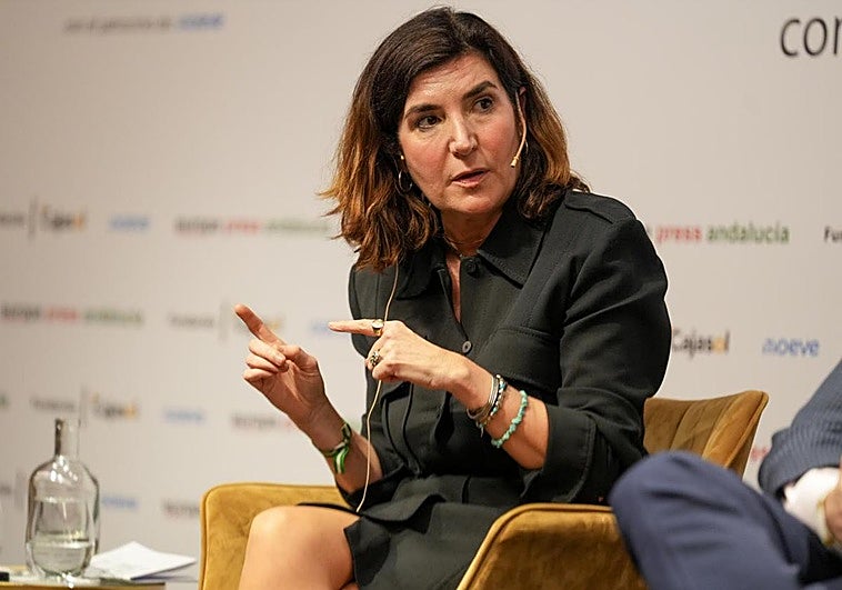 La consejera de Empleo, Empresa y Trabajo Autónomo, Rocío Blanco este lunes en un desayuno informativo.