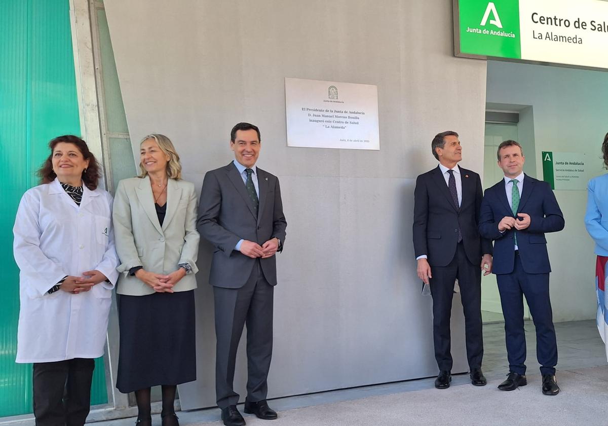 Más de 80 profesionales atienden ya en el reclamado centro de salud de La Alameda