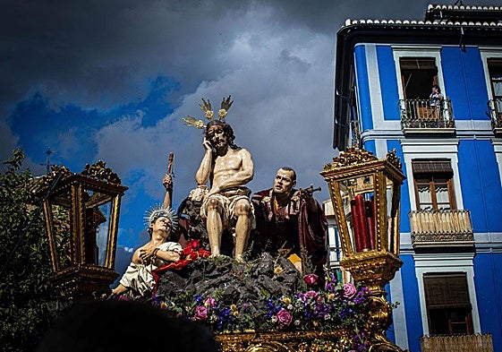 Procesión de la hermandad de Los Estudiantes durante el Miércoles Santo de 2022.
