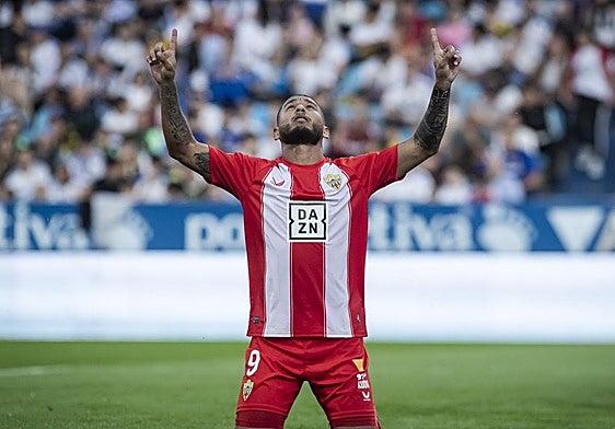 Si Luis Suárez celebra un gol, el Almería está más cerca de la victoria.