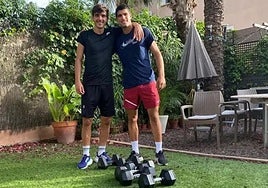 Gonzalo Villar y Carlos Alcaraz entrenan juntos en una fotografía de archivo.