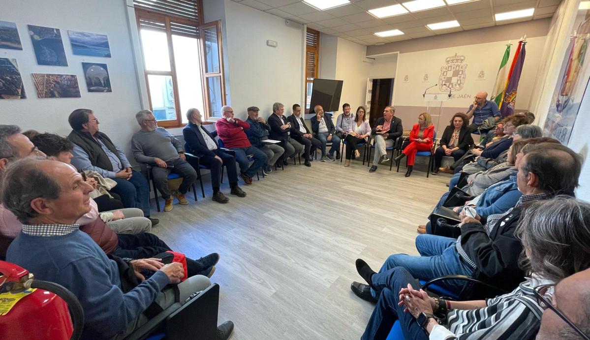 Reunión con colectivos vecinales y hosteleros.