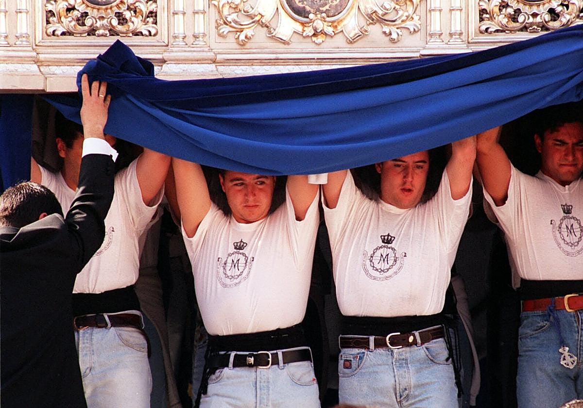 Imagen principal - Costaleros de Granada en los 80