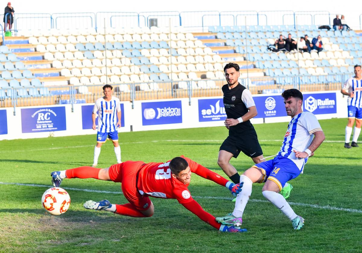 Motril y Huétor Tájar visitan a los necesitados El Ejido y Poli Almería