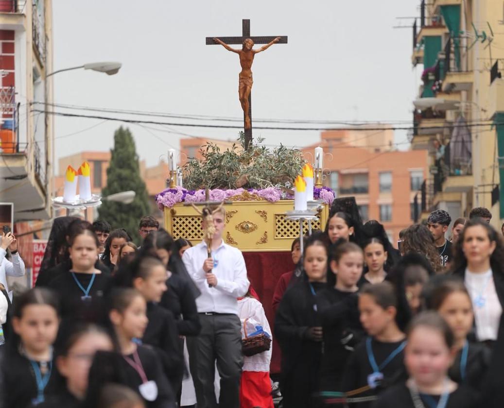 El colegio nuestra señora de la consolación inunda de fe y esperanza la chana con su tradicional desfile procesional | ideal