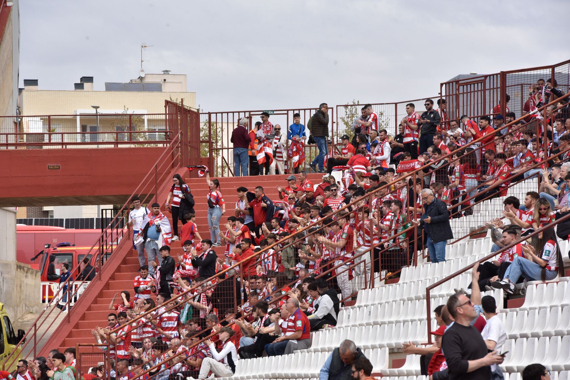 Encuéntrate entre la afición del Granada desplazada a Albacete