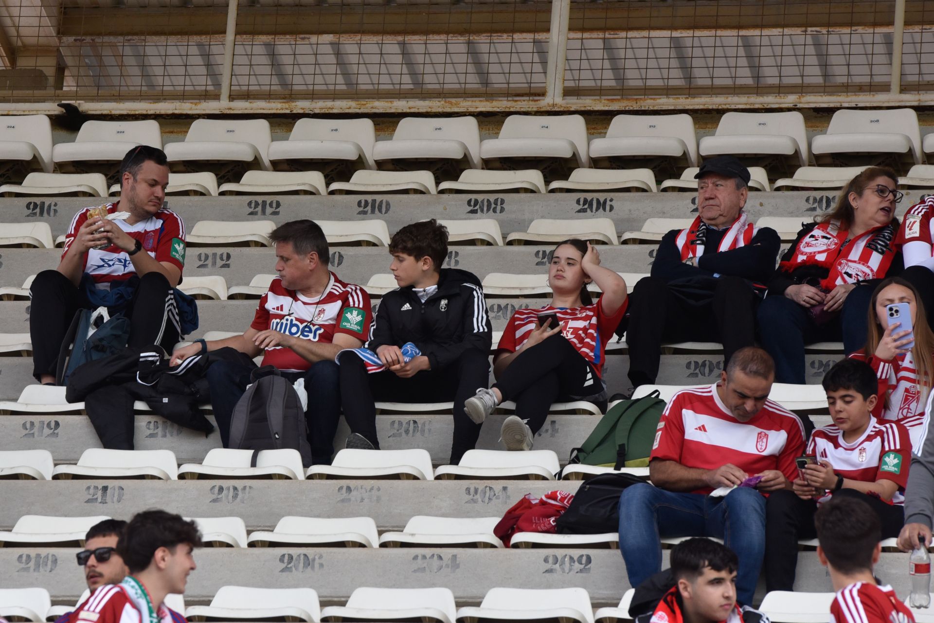 Encuéntrate entre la afición del Granada desplazada a Albacete