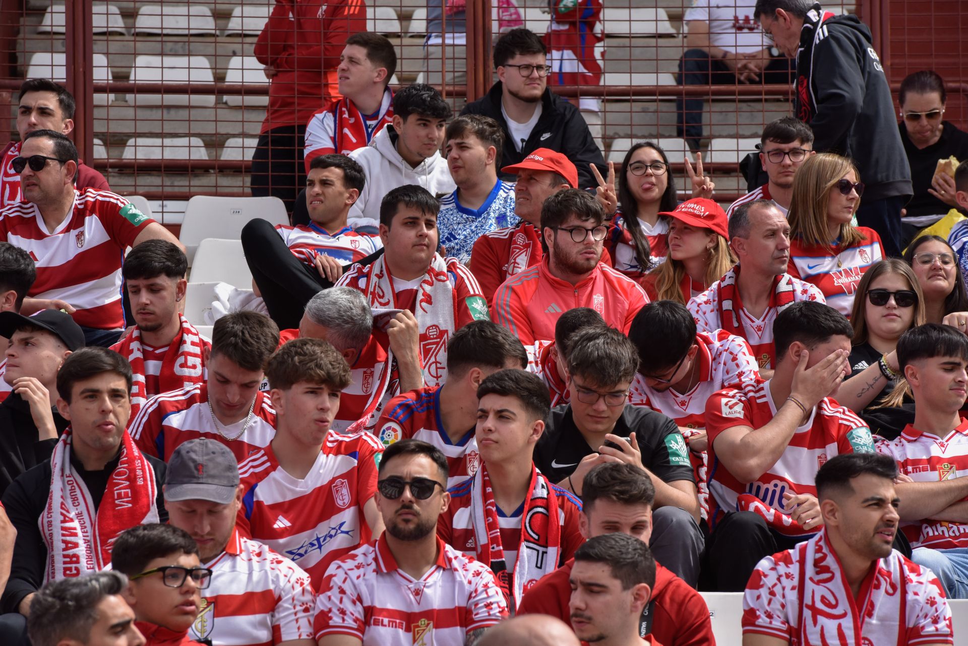 Encuéntrate entre la afición del Granada desplazada a Albacete