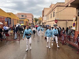 Los Ángeles, del gris del nubarrón al celeste de su hábito