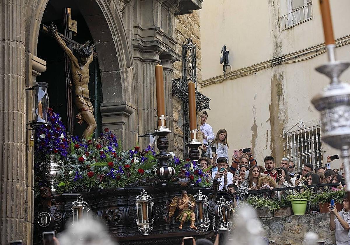 Salida del Cristo de la Misericordia, de la cofradía de los Estudiantes, en una imagen de archivo.
