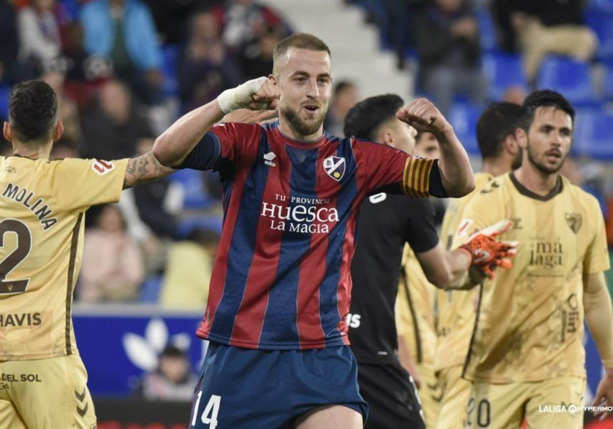 El Huesca gana y deja el 'play off' a dos puntos
