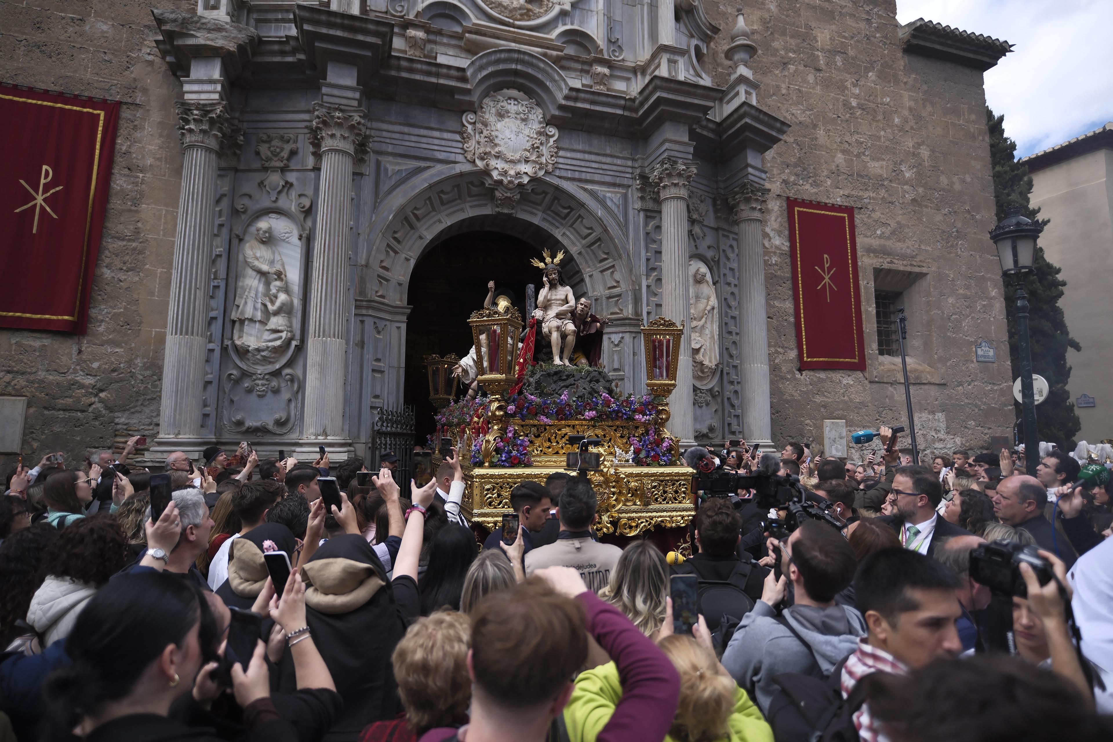 Las imágenes más llamativas y esperadas del Miércoles Santo en Granada