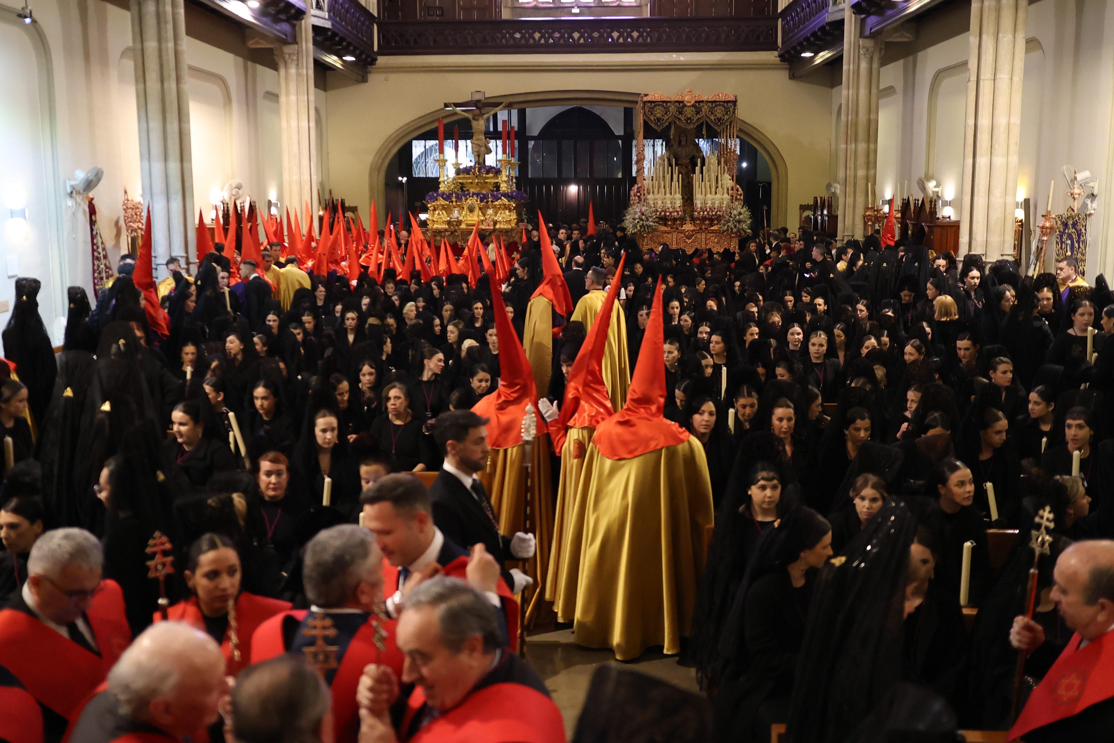 Las imágenes más llamativas y esperadas del Miércoles Santo en Granada