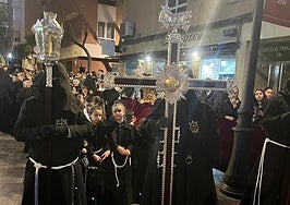 El Misterio del Calvario vuelve a procesionar por Almería