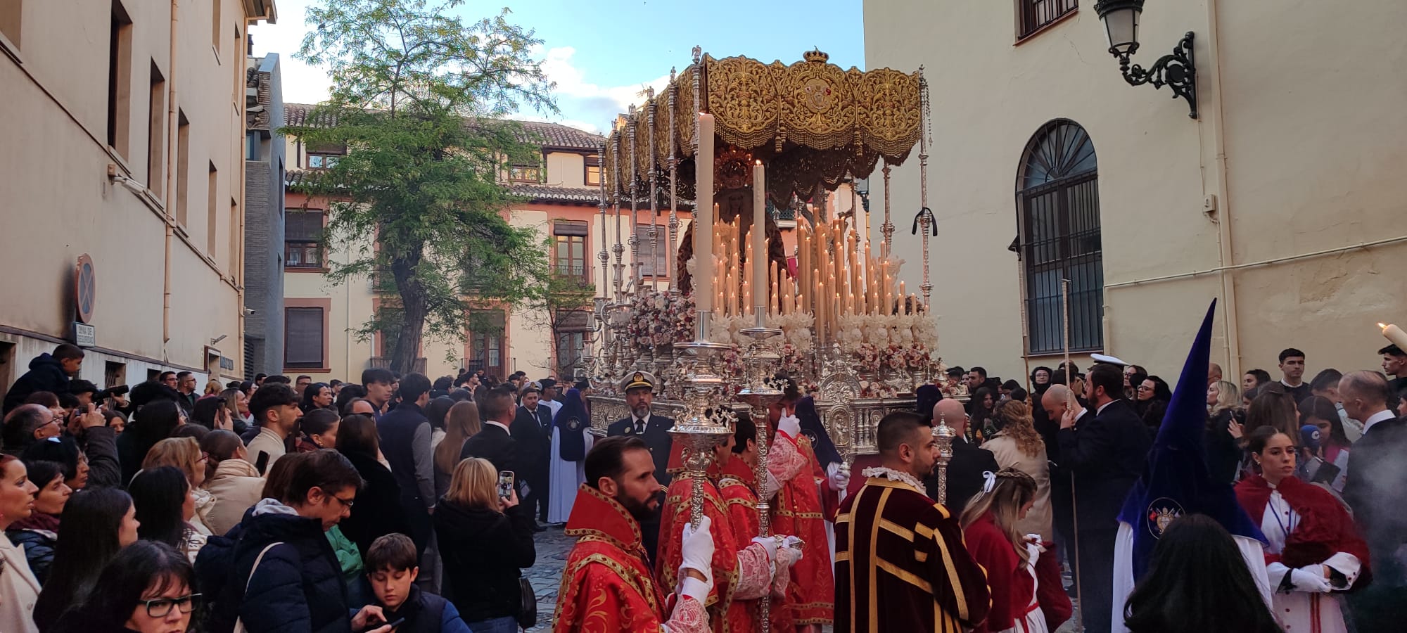 Las imágenes más llamativas y esperadas del Miércoles Santo en Granada