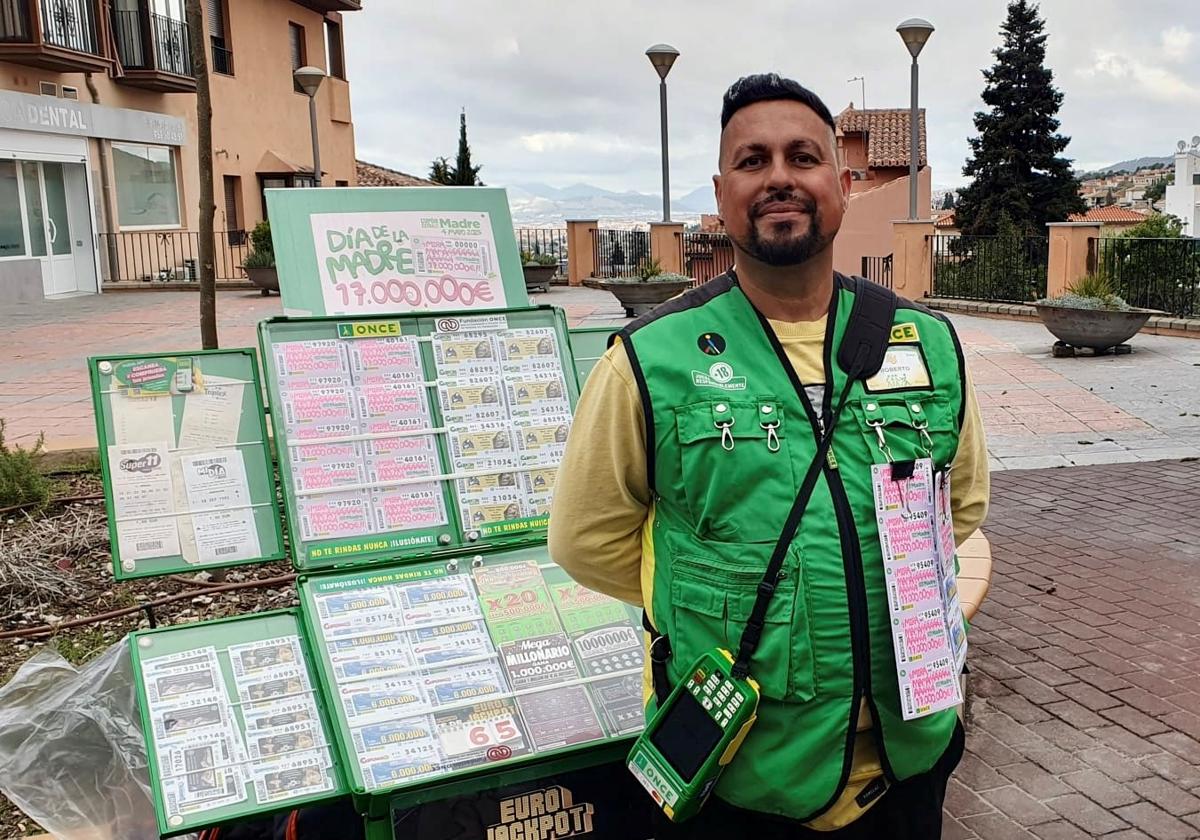El lotero de monachil que ha repartido 350. 000 euros de la once: «ojalá que se lo haya dado a gente que le haga falta» | ideal