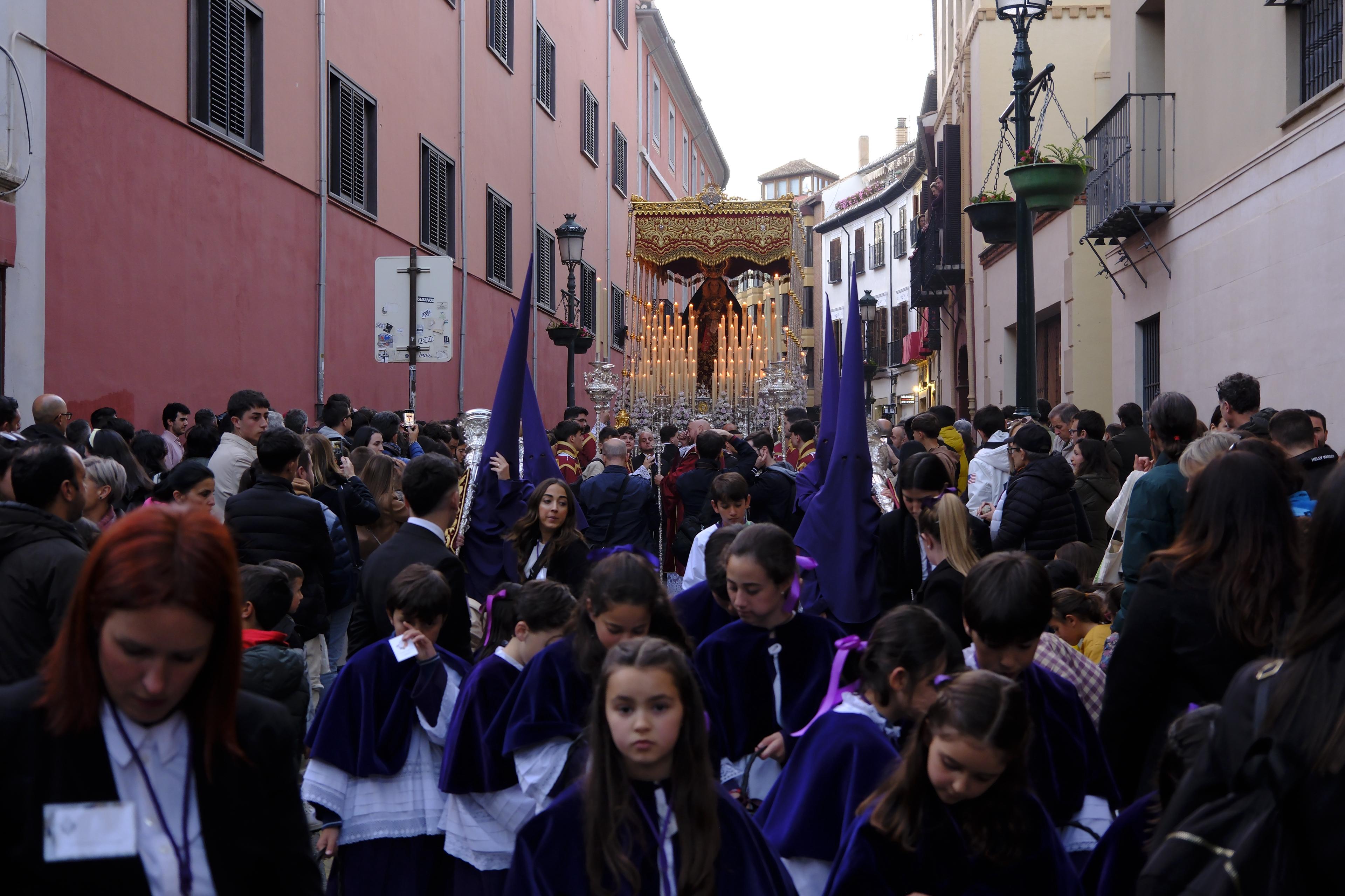Las imágenes más llamativas y esperadas del Miércoles Santo en Granada