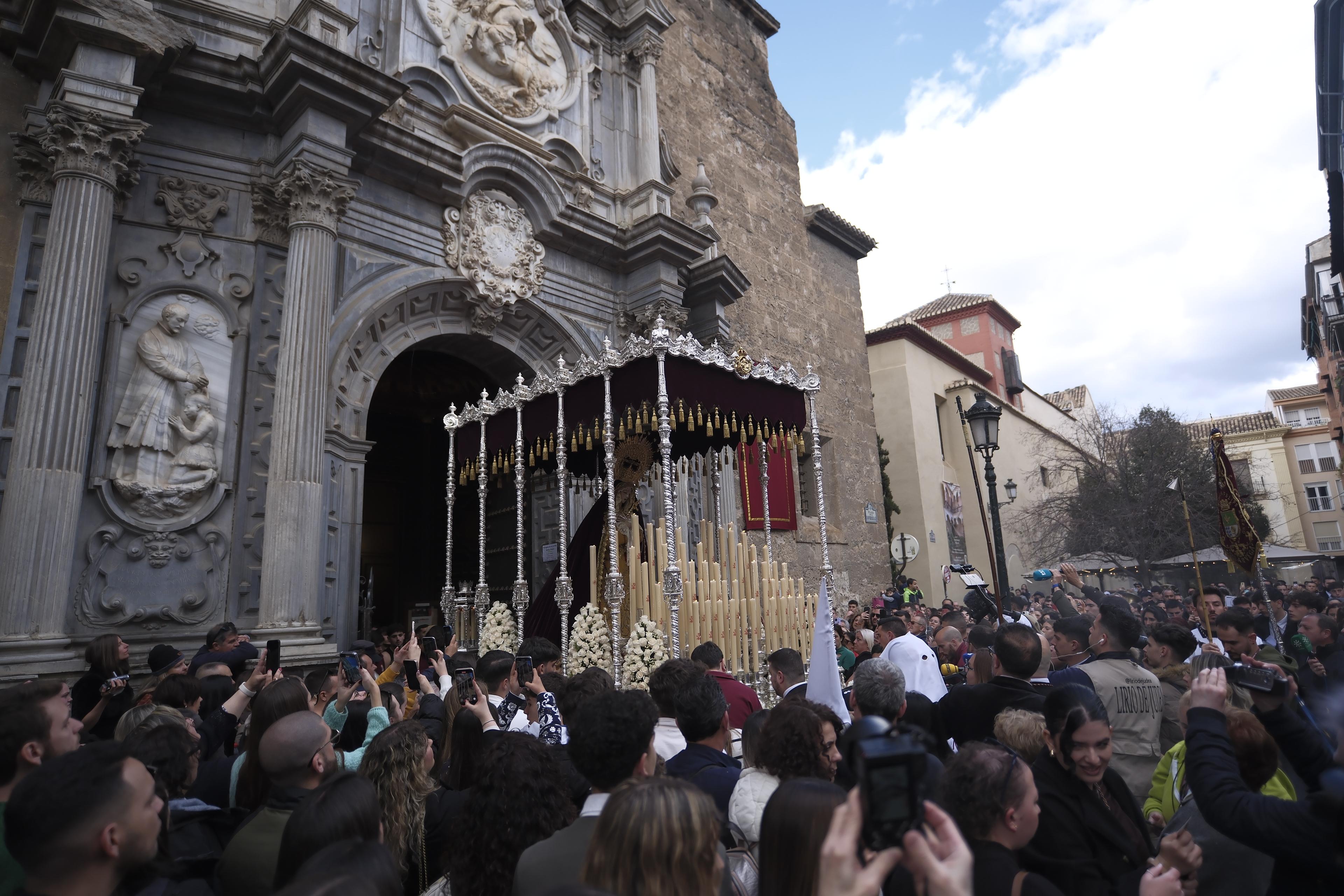 Las imágenes más llamativas y esperadas del Miércoles Santo en Granada