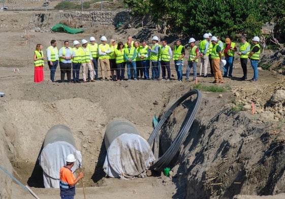 Imagen de la visita del secretario de Estado a las obras de Rules, en la que anunció la simplificación del proyecto.