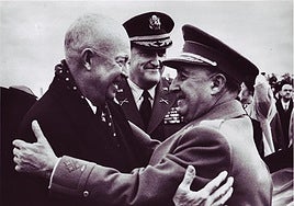 Abrazo entre Eisenhower y Franco en 1959.