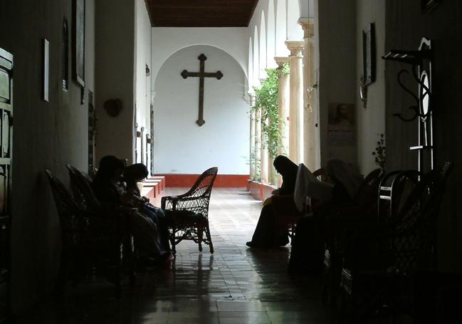 El convento de las clarisas de Santiago, en Guadix, lleva desocupado desde el año 2019.