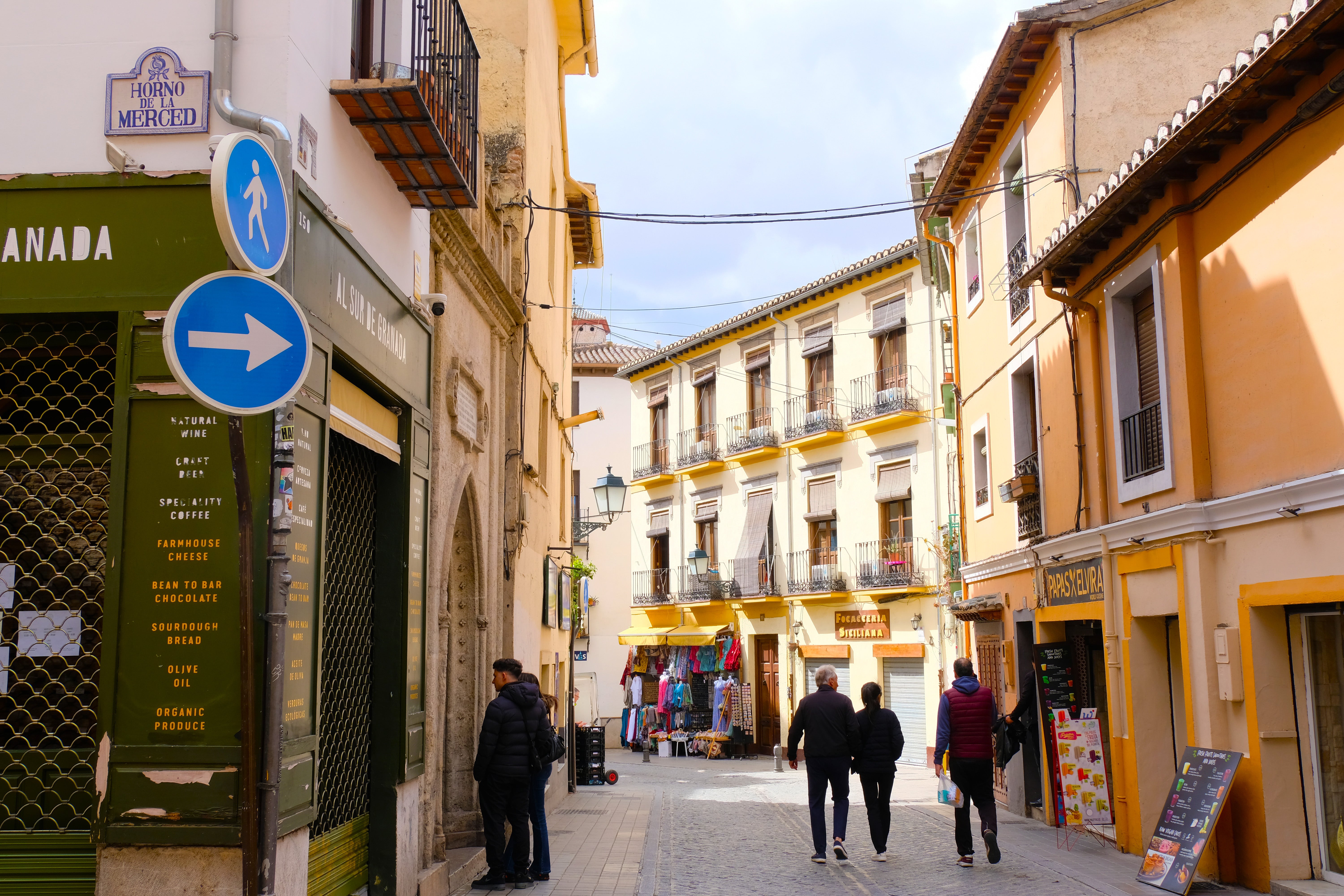 Las imágenes del Albaicín cableado