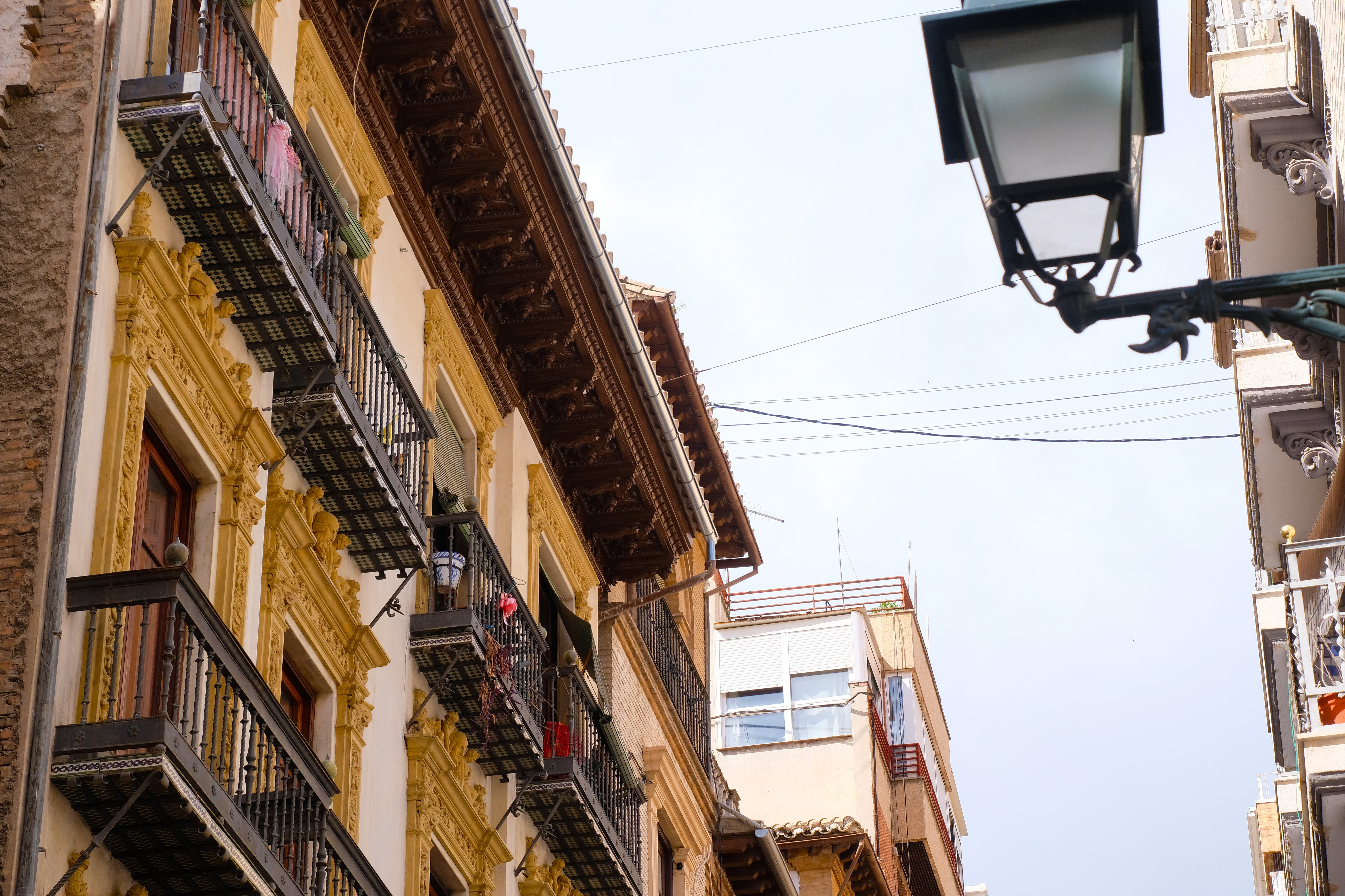 Las imágenes del Albaicín cableado