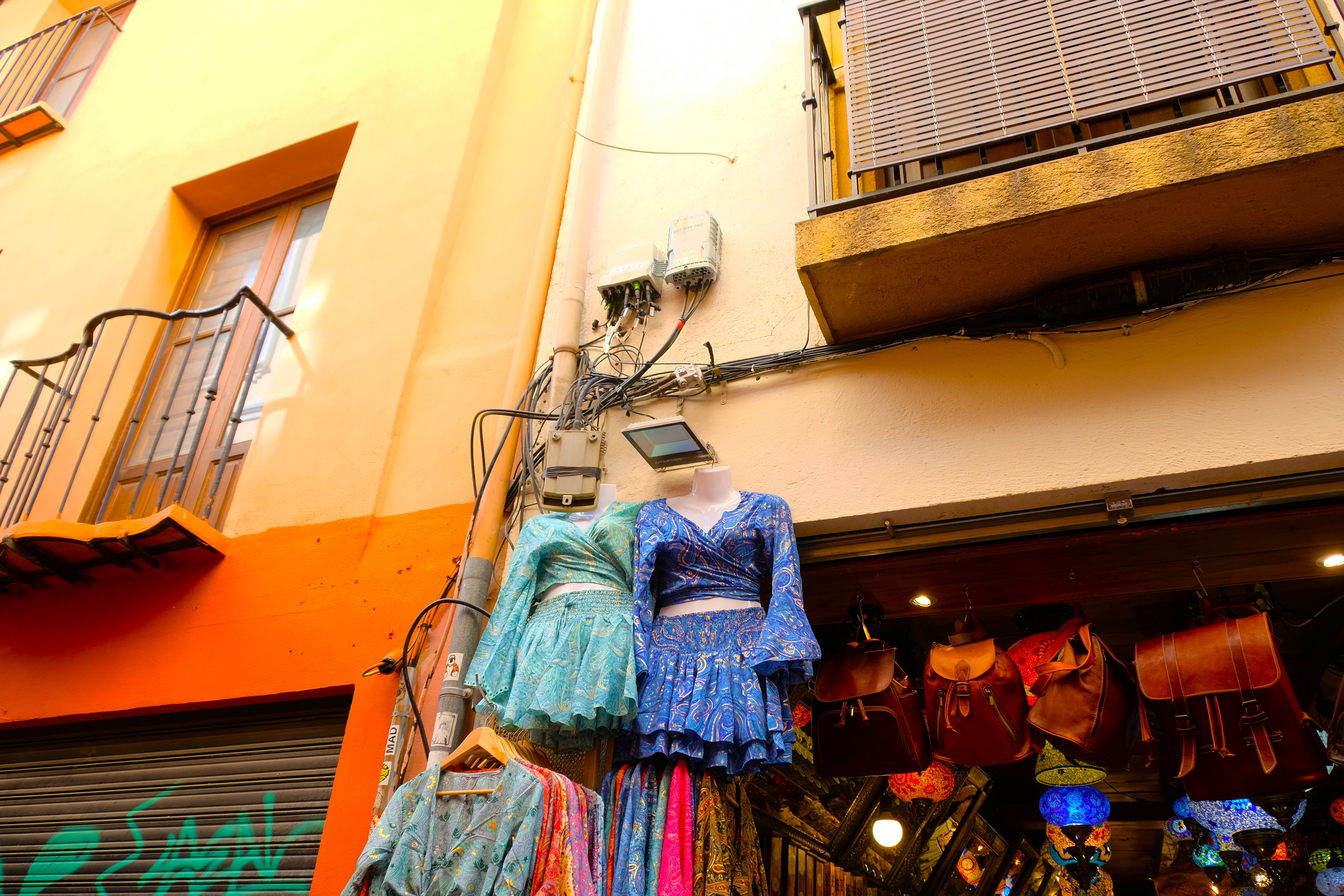 Las imágenes del Albaicín cableado