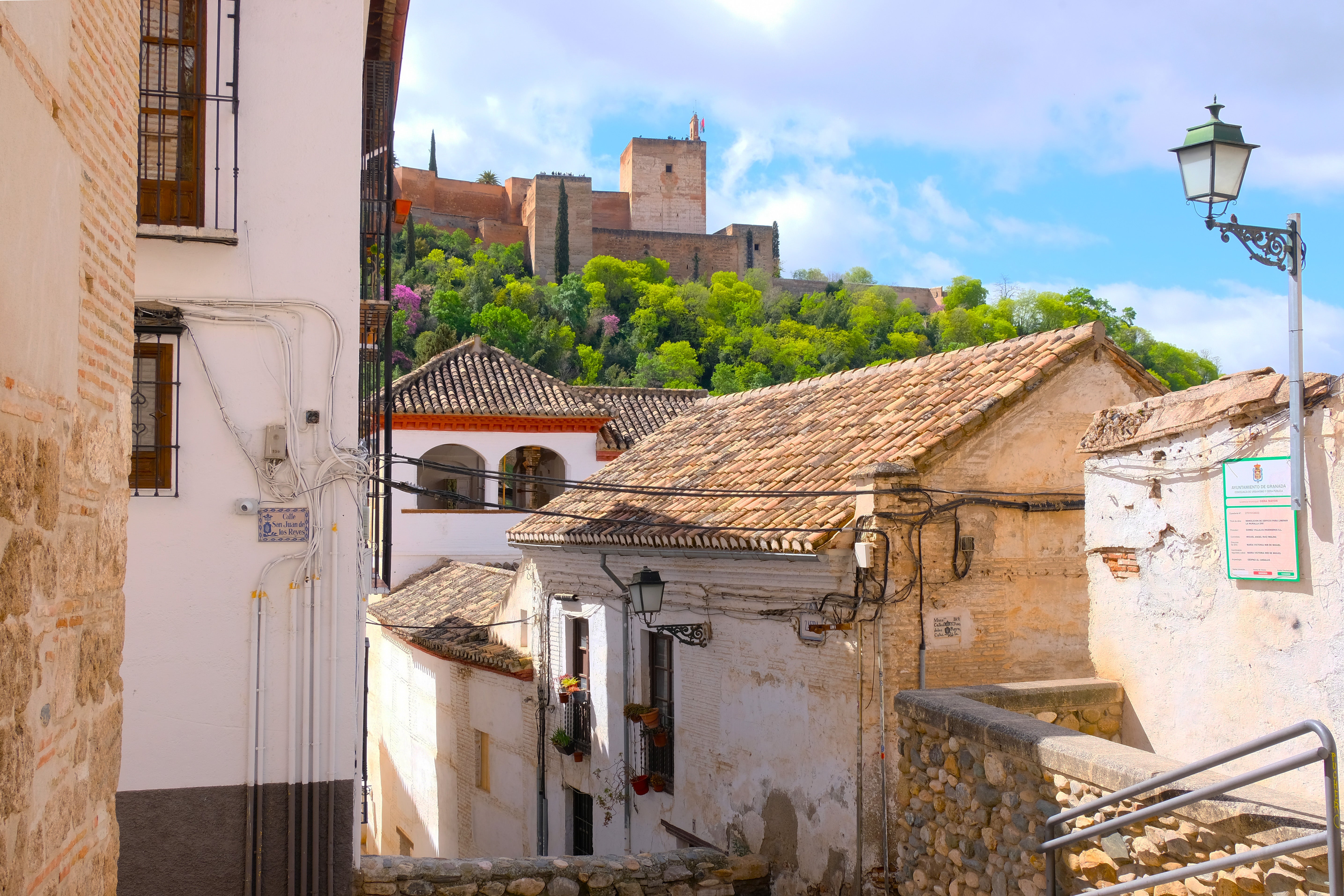 Las imágenes del Albaicín cableado