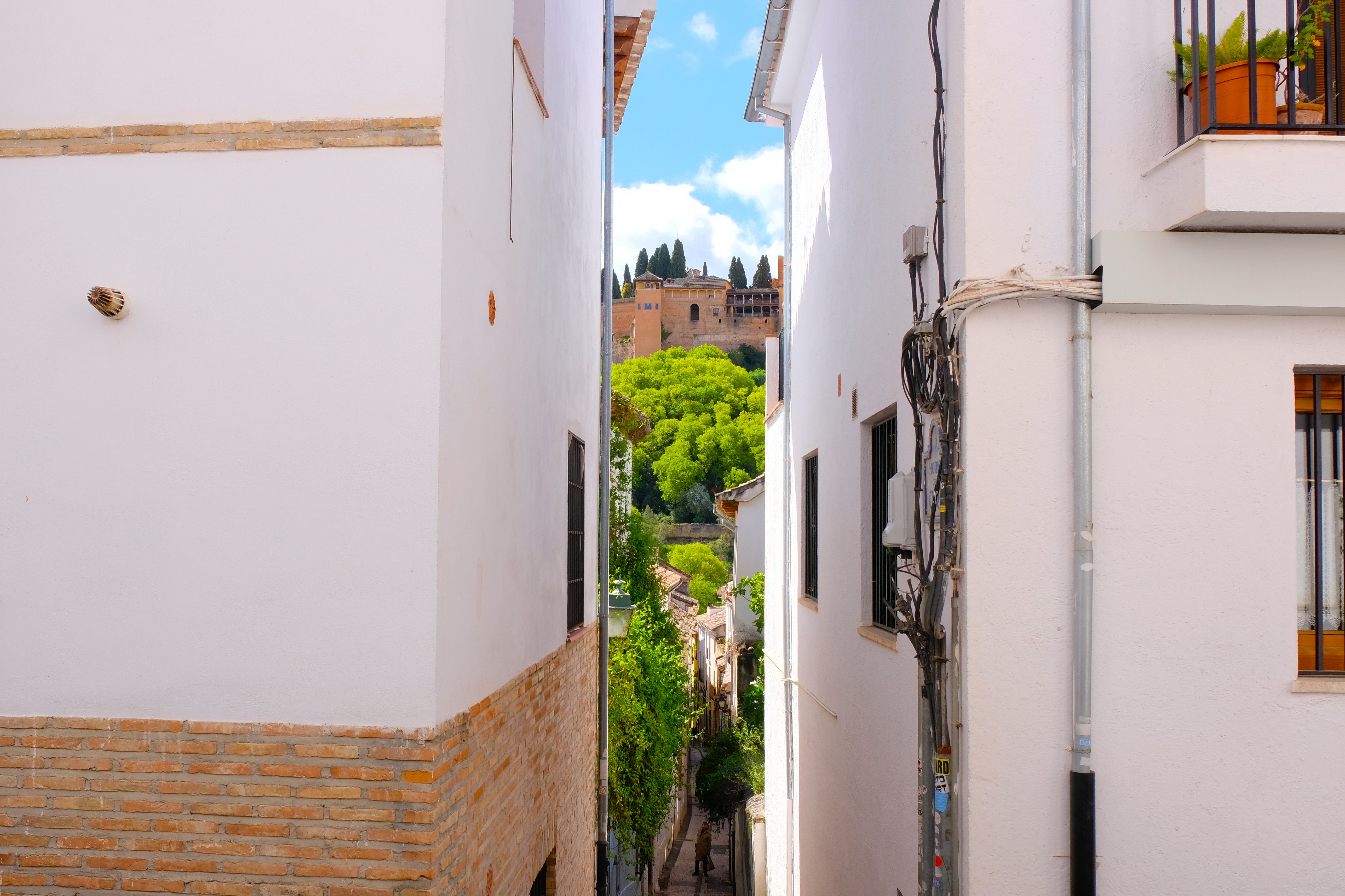 Las imágenes del Albaicín cableado
