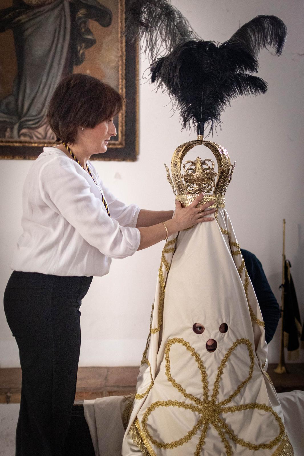 Así se visten las Chías, personajes únicos de la Semana Santa granadina