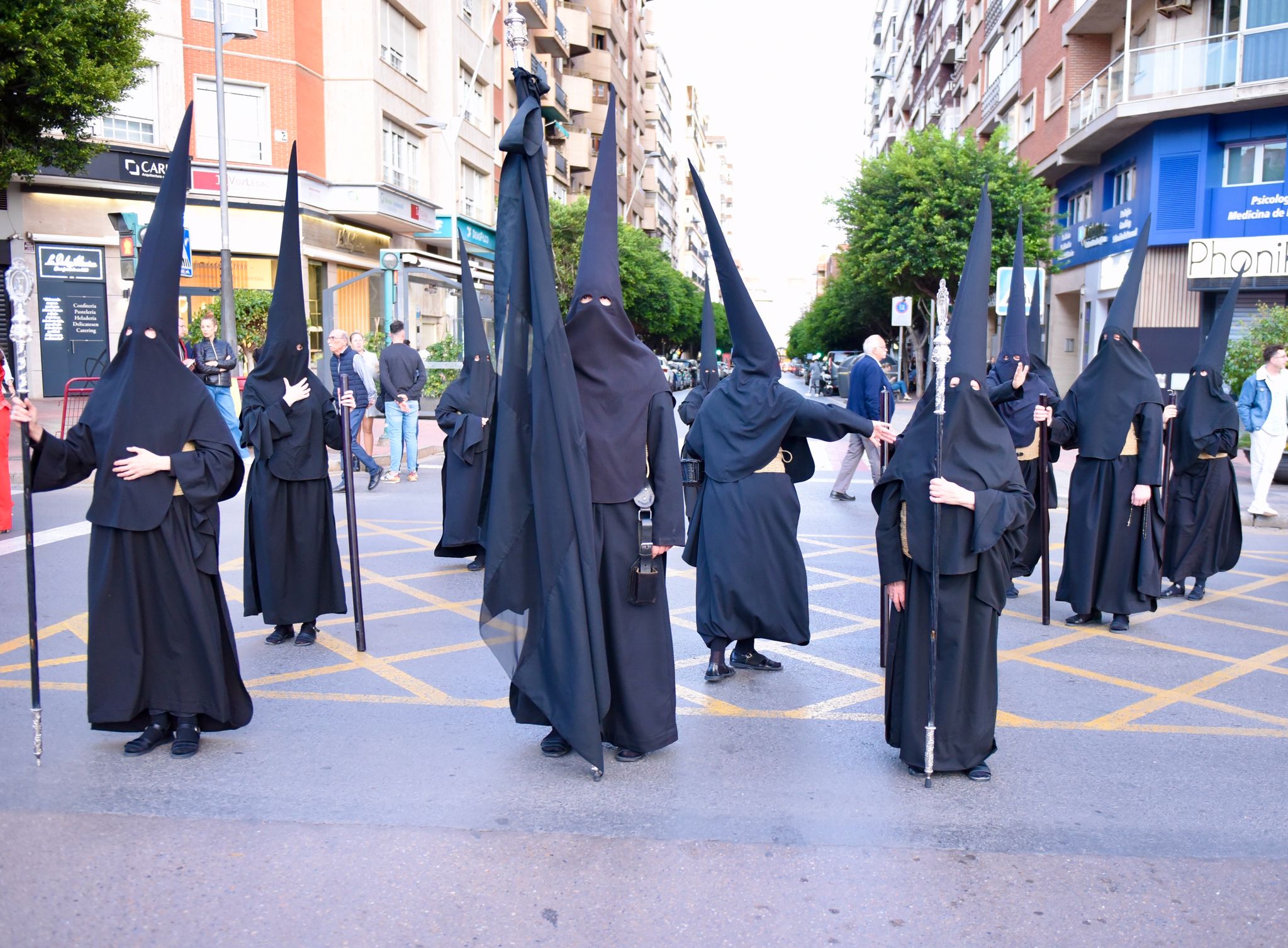 Caridad impone el luto en su barrio de Oliveros