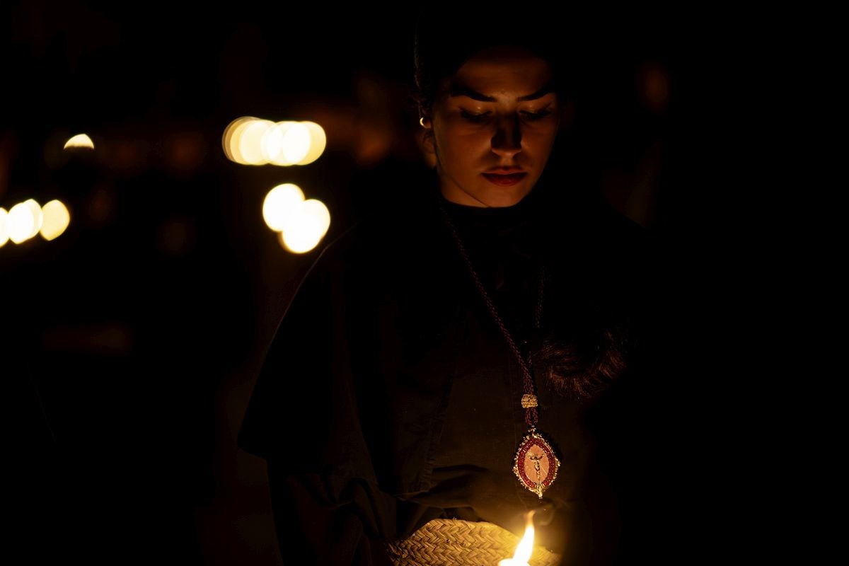 Las imponentes imágenes de la procesión del Silencio en Granada