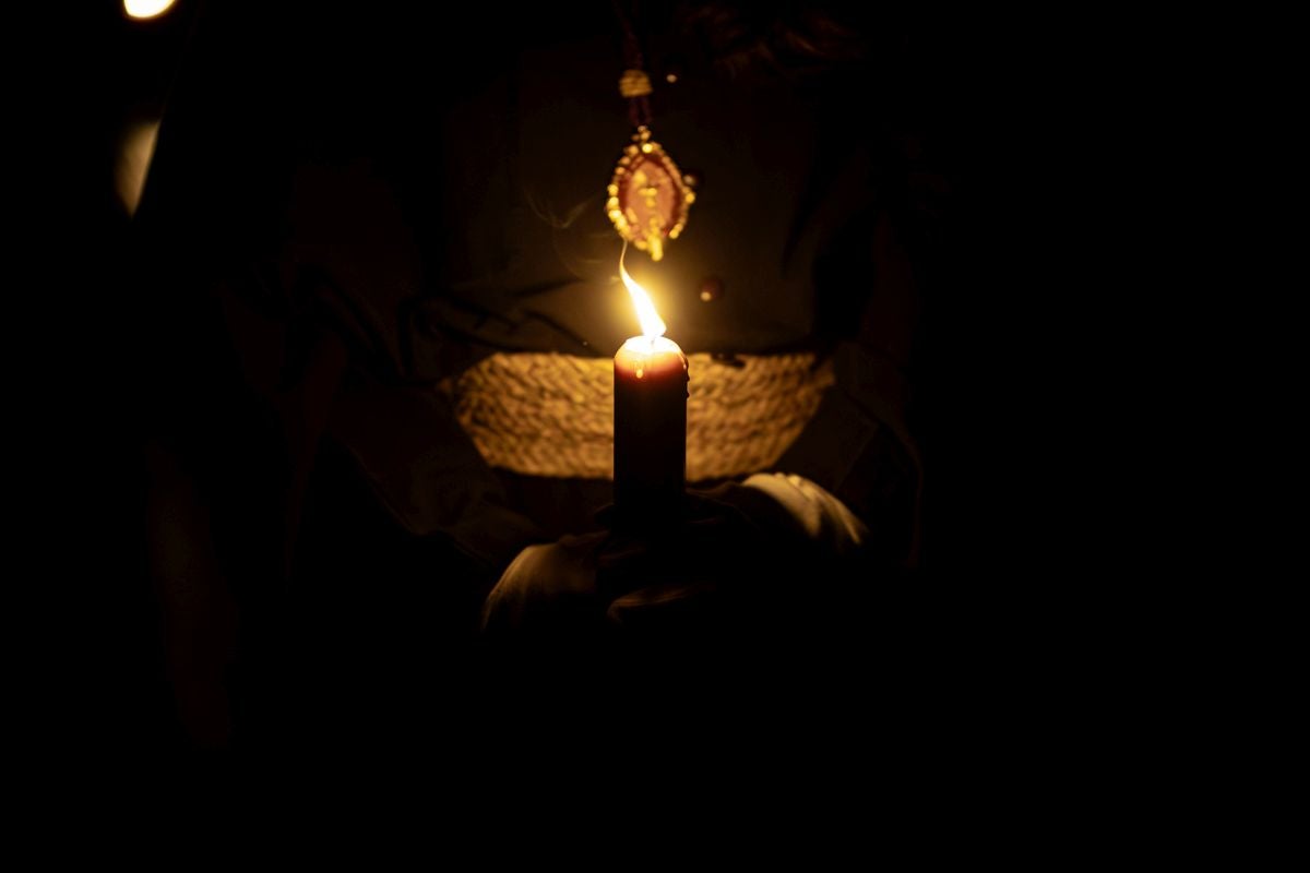 Las imponentes imágenes de la procesión del Silencio en Granada