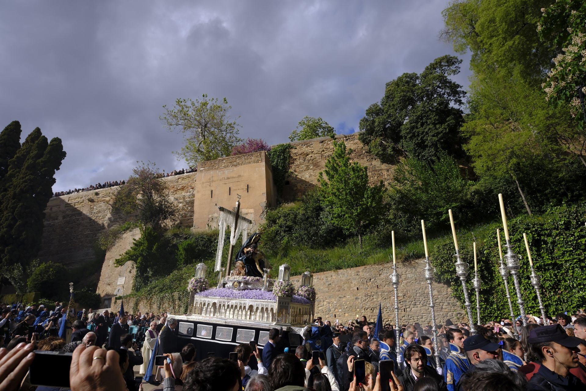 Las mejores imágenes de Santa María de la Alhambra en el Sábado Santo