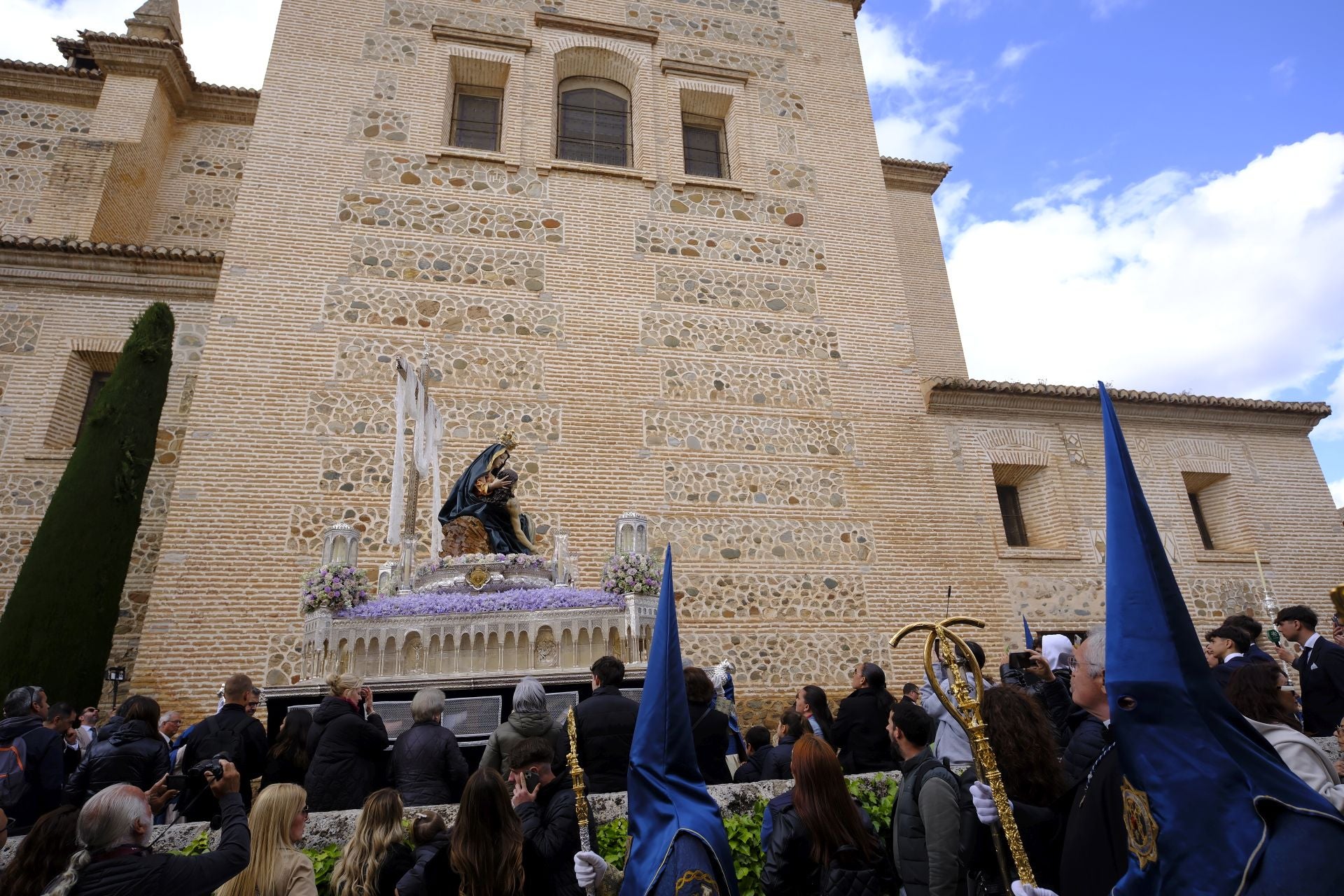 Las mejores imágenes de Santa María de la Alhambra en el Sábado Santo