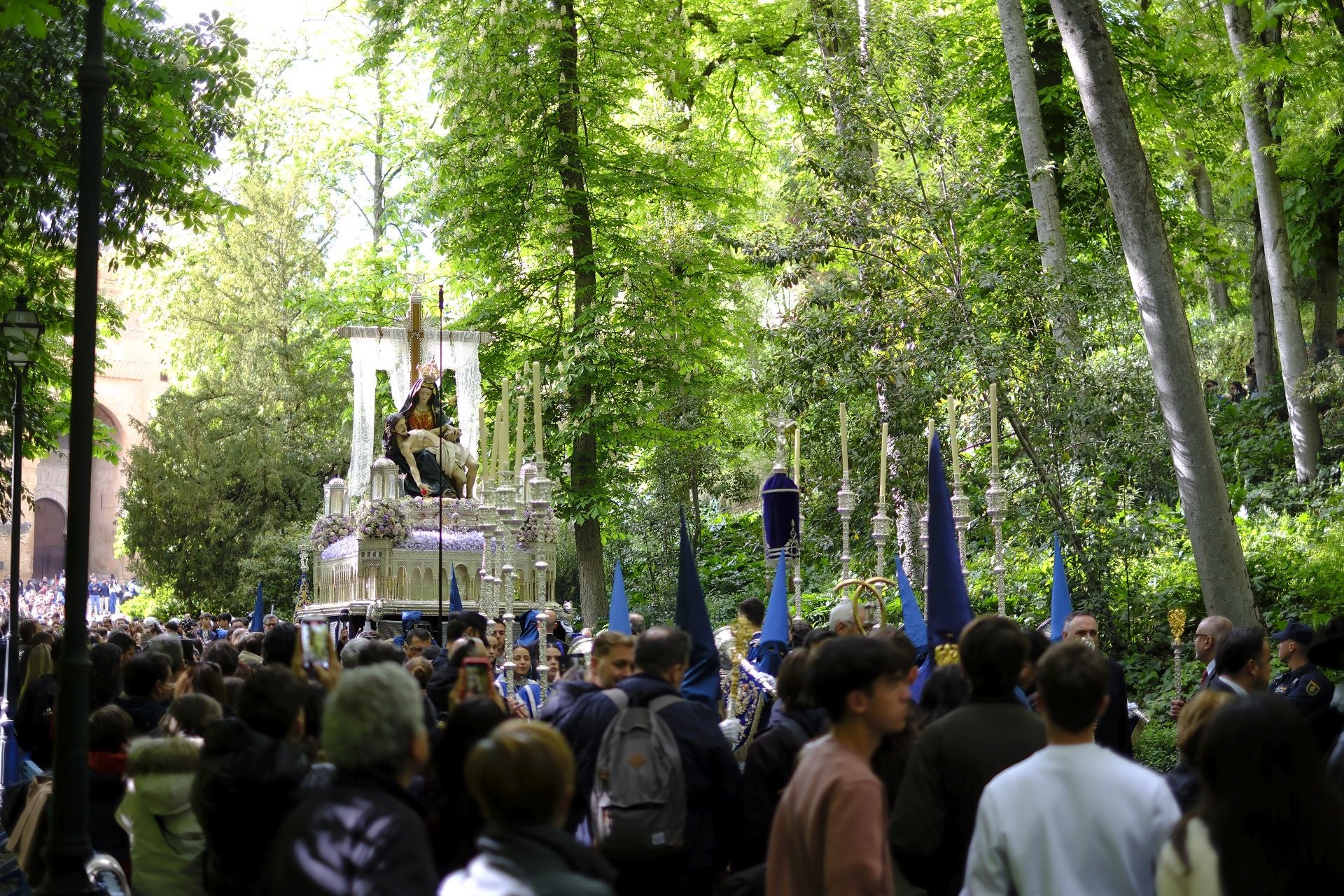 Las mejores imágenes de Santa María de la Alhambra en el Sábado Santo