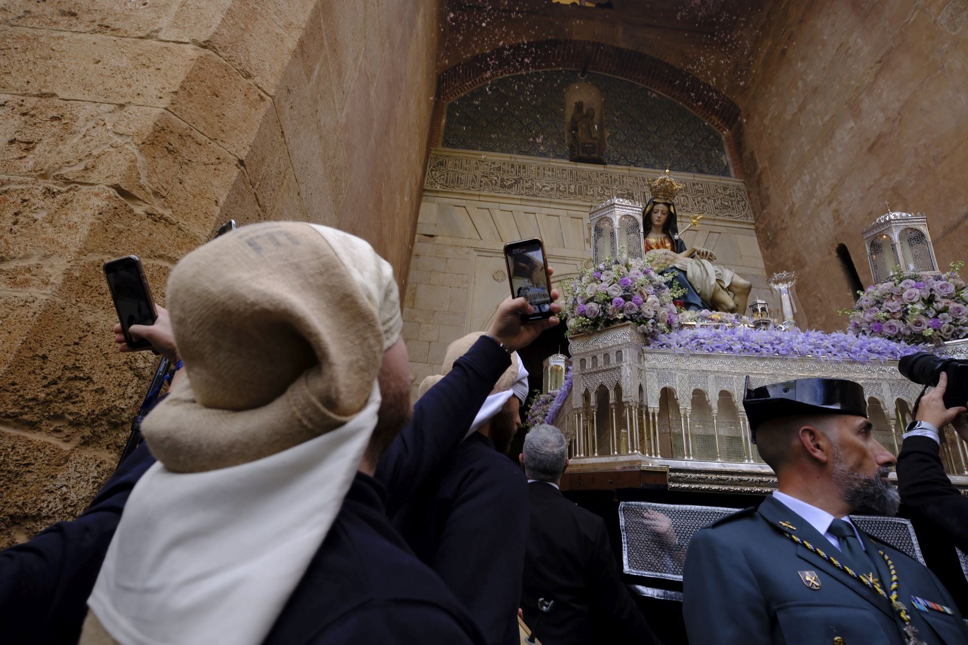Las mejores imágenes de Santa María de la Alhambra en el Sábado Santo